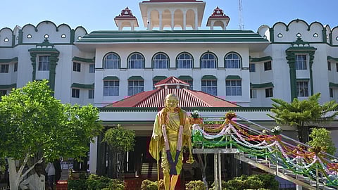 பொதுநல வழக்கு தொடர்ந்து பணம் பறிக்கும் செயலை அனுமதிக்கக் கூடாது: ஐகோர்ட்