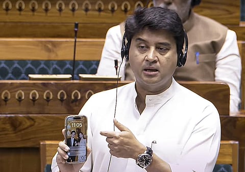 சஞ்சார் சாத்தி செயலி கட்டாயம் இல்லை: எதிர்க்கட்சிகளின் எதிர்ப்புக்கு மத்திய அமைச்சர் சிந்தியா விளக்கம்