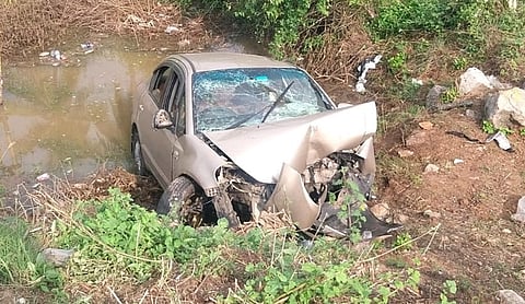 பெரியகுளம் அருகே கார் விபத்தில் 2 ஐயப்ப பக்தர்கள் உயிரிழப்பு
