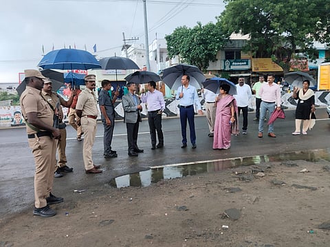 கரூர்: தவெக கூட்ட நெரிசல் நிகழ்விடத்தில் உச்ச நீதிமன்ற ஓய்வு நீதிபதி அஜய் ரஸ்தோகி ஆய்வு!