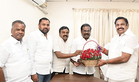 எடப்பாடி பழனிசாமியுடன் அன்புமணி பிரிவு பாமக நிர்வாகிகள் சந்திப்பு!