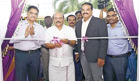 சென்னை கிண்டி, தொழில் முனைவோர் மேம்பாடு மற்றும் புத்தாக்க நிறுவன வளாகத்தில், தொழில் முனைவோர் சான்றிதழ் படிப்பவர்களுக்கான தங்கும் விடுதியை அமைச்சர் தா.மோ.அன்பரசன் நேற்று திறந்து வைத்தார்.