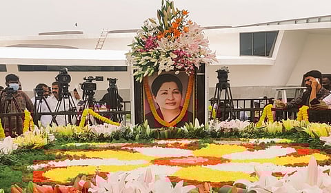 9-ம் ஆண்டு நினைவு தினம் அனுசரிப்பு: ஜெயலலிதா நினைவிடத்தில் இபிஎஸ், ஓபிஎஸ் இன்று மரியாதை