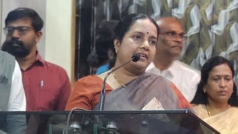 திருப்பரங்குன்றம் தீபத் தூணை ‘சர்வே தூண்’ என்பதா? - கனிமொழி மீது வானதி சீனிவாசன் காட்டம்