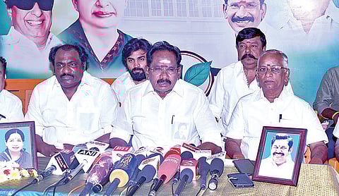 “வேட்டி கொள்கை மாதிரி... கூட்டணி துண்டு மாதிரி.. வேட்டியை விட மாட்டோம்” - சொல்கிறார் செல்லுர் ராஜூ