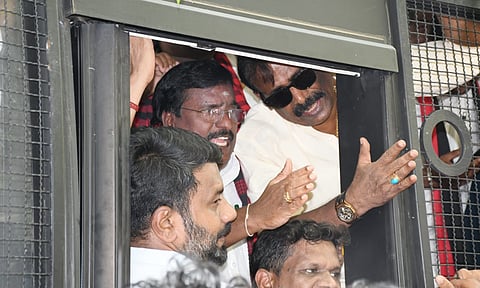 போலி மருந்து விவகாரம்: புதுவை சட்டப்பேரவையை முற்றுகையிட முயன்ற 4 திமுக எம்எல்ஏக்கள் கைது