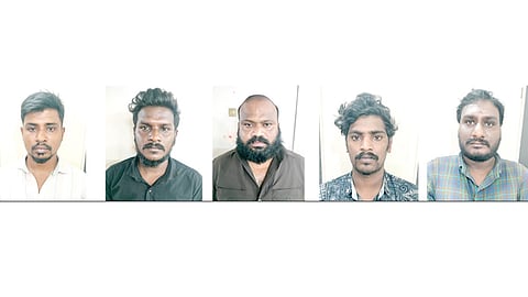 வாஷிங் மெஷின் சர்வீஸ் சென்டர் உரிமையாளரை காரில் கடத்தியதாக கைது செய்யப்பட்ட ஸ்ரீஜி, பிரேம்குமார், வேணுகோபால், யுவராஜ், ஆனந்த்.