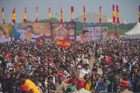 தவெக கூட்டத்தில் பாஸ் இல்லாதோருக்கும் அனுமதி: புஸ்ஸி ஆனந்தை எச்சரித்த பெண் எஸ்பி!