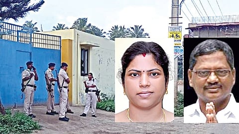 போடியில் அமலாக்கத் துறை சோதனை நடந்த ஏலக்காய் கிடங்கு. (உள்படம்) நகராட்சித் தலைவர் ராஜராஜேஸ்வரி, அவரது கணவர் சங்கர்.