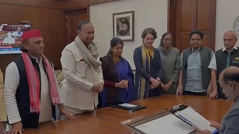 நீதிபதி ஜி.ஆர்.சுவாமிநாதனை பதவி நீக்கம் செய்ய கோரி தீர்மான கடிதம் - சபாநாயகரிடம் வழங்கிய இண்டியா கூட்டணி!