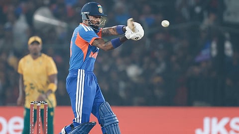 டி 20-ல் ஹர்திக் பாண்டியா 100 சிக்ஸர்கள் விளாசல்