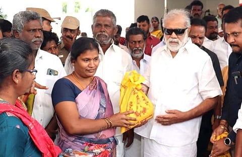 ஆத்தூர் தொகுதிக்குட்பட்ட அம்பாத்துரை கிராமத்தில் புதிய ரேஷன் கடையை திறந்துவைத்த அமைச்சர் ஐ.பெரியசாமி.