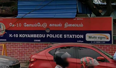 கோயம்பேடு பேருந்து நிலையத்தில் பெண் எஸ்.ஐ மகளை தாக்கி நகை பறிப்பு