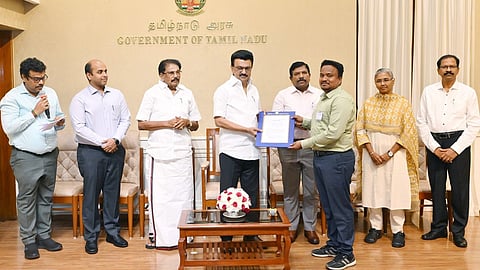 வருவாய் துறைக்கு டிஎன்பிஎஸ்சி மூலமாக தேர்வான 476 பேருக்கு பணி நியமன ஆணைகள்: முதல்வர் ஸ்டாலின் வழங்கினார்