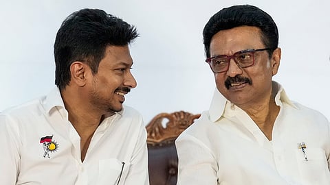 உளவுத்துறை அலர்ட்: மகனுடன் கிறிஸ்துமஸ் விழாக்களுக்கு புறப்படும் முதல்வர்!