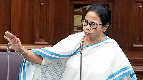 வாக்காளர் பட்டியலில் இருந்து பெயர் நீக்கப்பட்டால் சமையல் பாத்திரங்களுடன் போராடுங்கள்: மம்தா