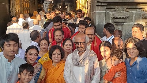 திருப்பதி ஏழுமலையானை குடும்பத்துடன் தரிசனம் செய்த ரஜினிகாந்த்