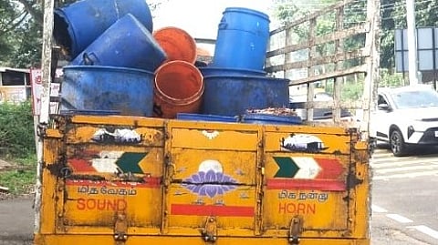 கேரள கழிவுகள் ‘ஒப்பந்த முறை’யில் தமிழக எல்லைக்குள் குவிப்பு - வாகனத்தை பறிமுதல் செய்த போலீஸார்