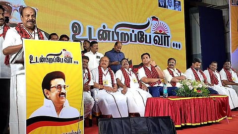 “புதுச்சேரியில் திமுகவினர் குழப்பம் ஏற்படுத்துகின்றனர்” - காங்கிரஸ் நிர்வாகிகள் ஆவேசம்
