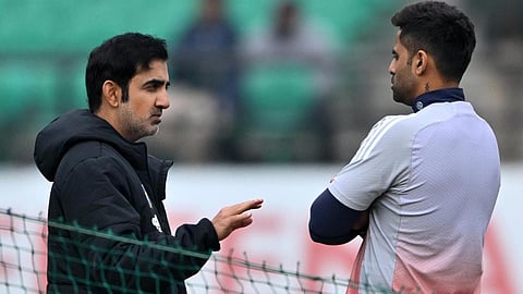 இந்திய அணியின் பயிற்சியாளர் கம்பீர் மற்றும் கேப்டன் சூர்யகுமார் யாதவ்.