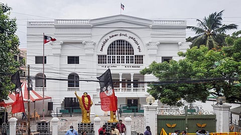 தேர்தலில் போட்டியிட மதுரை அதிமுகவினர் ஆர்வம் - வேட்பாளர் தேர்வில் நெருக்கடிக்கு வாய்ப்பு