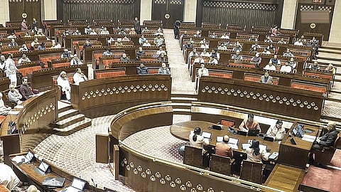 வழக்கத்தில் இல்லாத 71 சட்டங்களை ரத்து, திருத்தம் செய்யும் மசோதா நிறைவேற்றம்