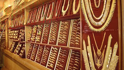 ஏழைகளுக்கு எட்டாக்கனி ஆகிறதா தங்கம்? - விலை உச்சமும் வியாபாரிகள் ஆதங்கமும்