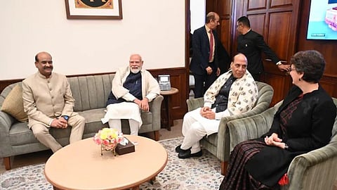 சபாநாயகரின் தேநீர் விருந்து: ராகுல் இல்லாமல் பிரியங்கா கலந்து கொண்டதன் பின்னணி என்ன?