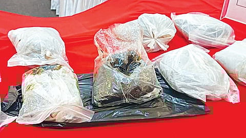 ராமேசுவரத்தில் படகில் பதுக்கி வைக்கப்பட்டிருந்த ஹாசிஷ் கஞ்சா ஆயில்.