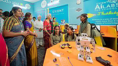 கர்நாடக அரசு பள்ளி மாணவர்களுக்கு ஏஐ, ரோபோட்டிக்ஸ் கல்வி கிடைக்க புது திட்டம்: நிர்மலா சீதாராமன் தொடங்கினார்