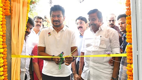 மாநகராட்சி சார்பில் மெரினாவில் ரூ.86 லட்சத்தில் வீடற்றோருக்கான காப்பகம்: உதயநிதி ஸ்டாலின் திறந்துவைத்தார்