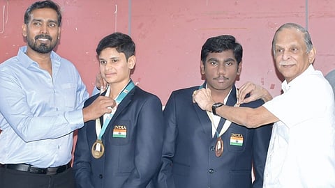 ஆசிய இளைஞர் பாட்மிண்டனில் பதக்கம் வென்ற தமிழக பாரா வீரர்களுக்கு பாராட்டு விழா