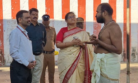 ஸ்ரீவில்லிபுத்தூர் கோயிலில் அர்ச்சனா பட்நாயக்.