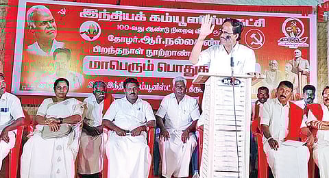 புதுக்கோட்டை மாவட்டம் கீரமங்கலத்தில் நேற்று நடைபெற்ற பொதுக்கூட்டத்தில் பேசிய இந்திய கம்யூனிஸ்ட் கட்சியின் மாநிலச் செயலாளர் மு.வீரபாண்டியன்.