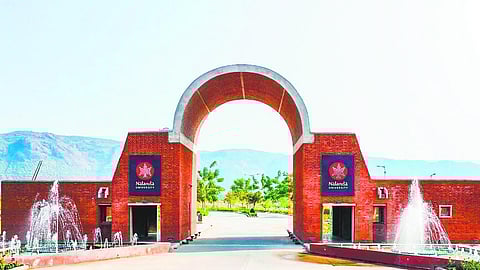 பிரம்மாண்ட நாளந்தா பல்கலைக்கழகம்: அமைச்சர் ஜெய்சங்கருக்கு சசி தரூர் புகழாரம்