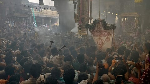 சிதம்பரம் நடராஜர் கோயில் ஆருத்ரா தரிசன கொடியேற்றம்: ஏராளமான பக்தர்கள் குவிந்து சாமி தரிசனம்