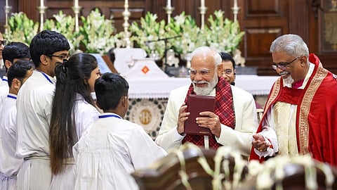 டெல்லி கதீட்ரல் தேவாலயத்தில் நடைபெற்ற கிறிஸ்துமஸ் கொண்டாட்டத்தில் பங்கேற்ற பிரதமர் மோடி!