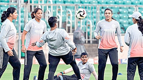 தொடரை கைப்பற்றும் முனைப்பில் இந்திய மகளிர் அணி: 3-வது டி20 போட்டியில் இன்று இலங்கையுடன் மோதல்