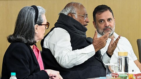 “100 நாள் வேலை திட்ட பிரச்சினையில் நாடு தழுவிய இயக்கம் தேவை” - காங். செயற்குழுவில் கார்கே பேச்சு