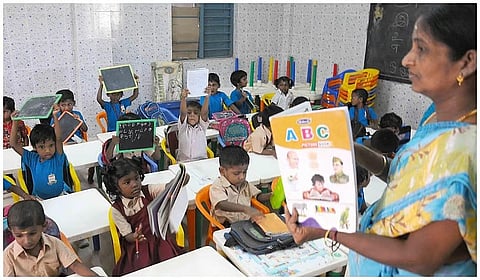 அரசு உதவி பெறும் பள்ளிகளில் உபரி ஆசிரியர்களை உடனே பணி நிரவல் செய்ய உத்தரவு