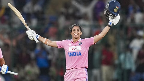 10 ஆயிரம் ரன்கள்: ஸ்மிருதி சாதனை