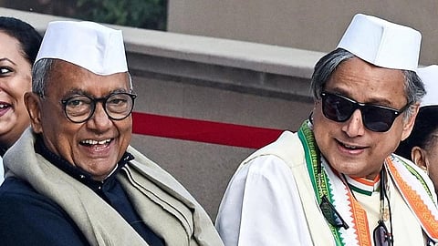 ஆர்எஸ்எஸ் அமைப்பை பாராட்டிய விவகாரம்: காங். மூத்த தலைவர் திக் விஜய் சிங்குக்கு சசி தரூர் ஆதரவு