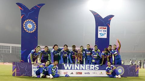 இலங்கையை ஒயிட்வாஷ் செய்த இந்திய மகளிர் கிரிக்கெட் அணி: டி20 தொடரை 5-0 என வென்றது