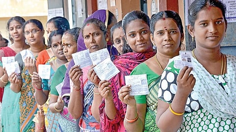 பெண்களின் வாக்குகளை குறிவைக்கும் கட்சிகள்: காத்திருக்கும் ‘கலக்கல்’ அறிவிப்புகள்