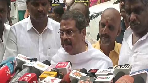 தேசிய கல்விக் கொள்கையை அமல்படுத்த வேண்டும்: தமிழக அரசுக்கு மத்திய கல்வி அமைச்சர் வலியுறுத்தல்