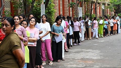 தேசிய மருத்துவ ஆணையம் சார்பில் நீட் தேர்வுக்கான பாடத்திட்டங்கள் வெளியீடு