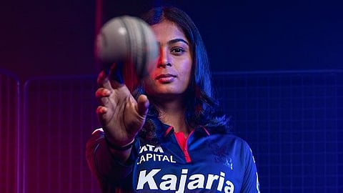 ராயல் சேலஞ்சர்ஸ் பெங்களூரு மகளிர் அணி சீருடை அறிமுகம்