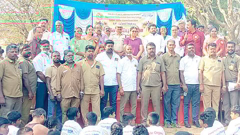 விழிப்புணர்வு நிகழ்ச்சியில் பங்கேற்று உடல் உறுப்பு தானம் செய்த ஆட்டோ ஓட்டுநர்கள்.