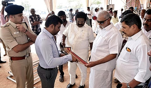 திண்டுக்கல்லில் தமிழக முதல்வர் பங்கேற்கவுள்ள நிகழ்ச்சி அரங்கை பார்வையிட்ட அமைச்சர் ஐ.பெரியசாமி