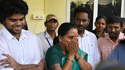 தெலங்கானா ஜாக்ருதி அறக்கட்டளை அரசியல் கட்சியாக மாறும்: மேலவையில் கண்ணீர் மல்க கவிதா தகவல்